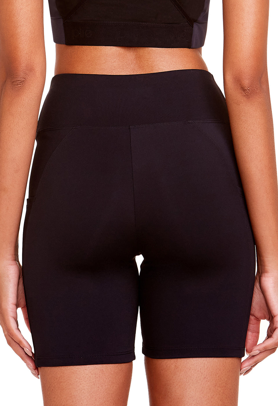 Bermuda Fitness Em Microfibra Com Bolso Preto